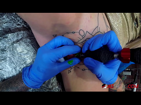 ❤️ Fìor tattooed hottie Sully Savage fhuair tattoo air a clitoris ❤ Bhidio gnè aig gd.redporn-tv.ru ﹏